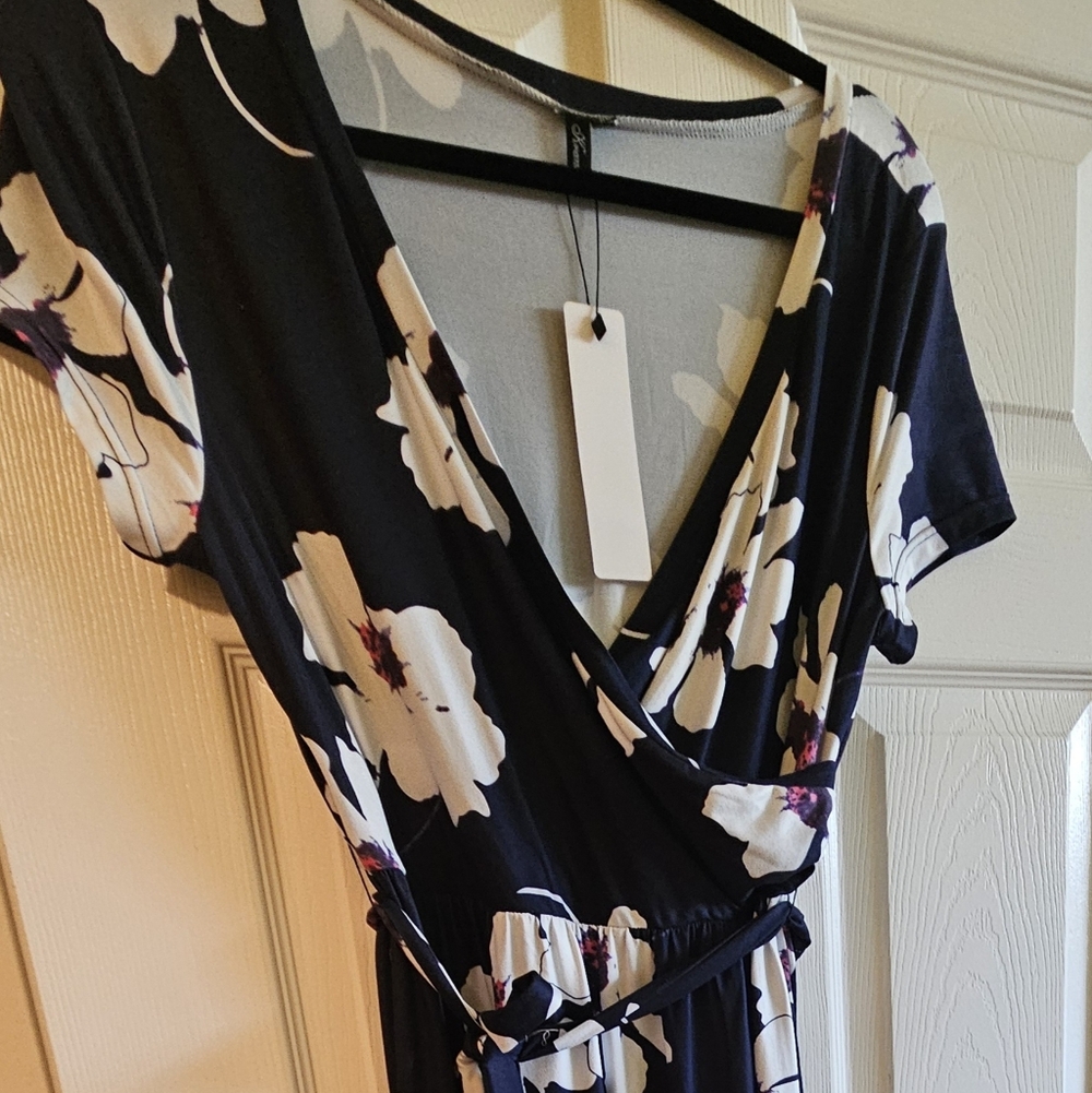 NWT-Floral Maxi Dress